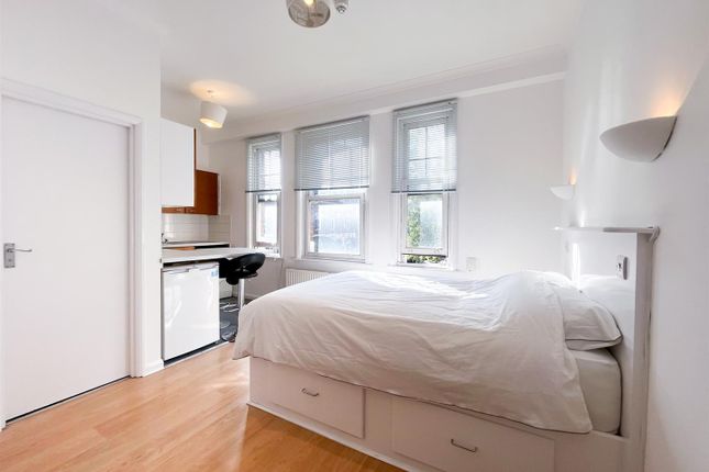 Studio to rent in Battersea Park Road, Battersea