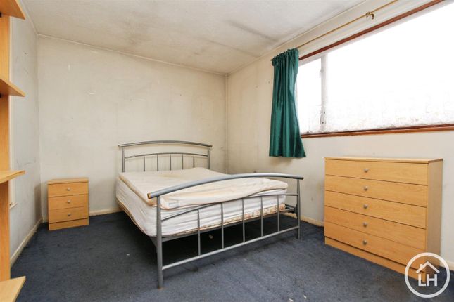 1, Whitcombe Close, Chatham photo 3