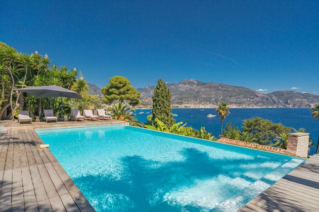 Villa for sale in Roquebrune-Cap-Martin, Alpes-Maritimes, Provence-Alpes-Côte d`Azur, France