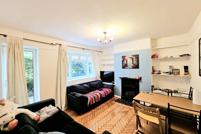 Thumbnail Flat to rent in South Close, Highgate