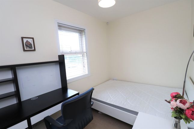 42, Whitehall Drive, West Yorkshire photo 5