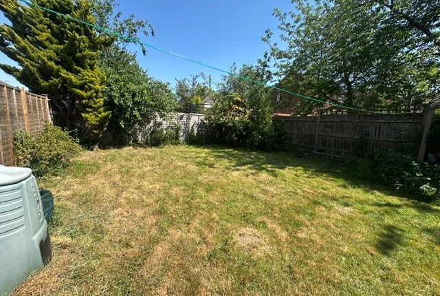 64, LONGCROFT ROAD, THATCHAM photo 2