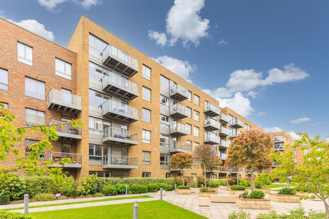 Flat for sale in Basset Court, Smithfield Square, Hornsey