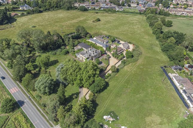 96 Lincoln Road, Market Deeping photo 2