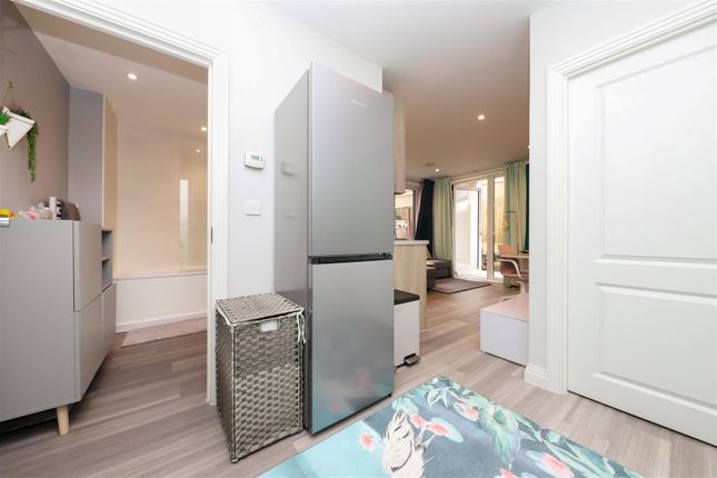 Flat for sale in Harefield Road, Uxbridge