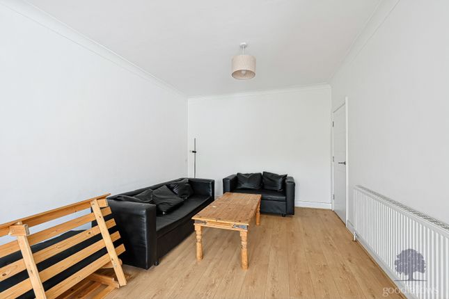 1, Martin Grove, Morden photo 5