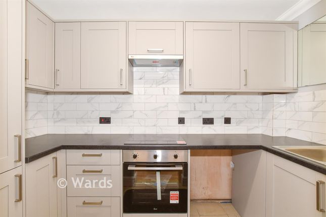 2-bed flat on Whitbourne Court, Essex Street, Whitstable, £250,000