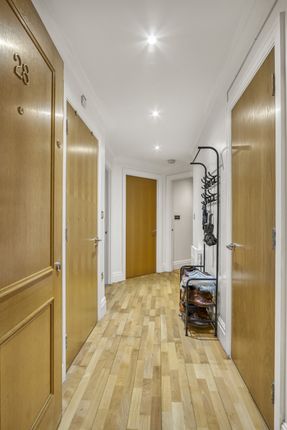 Flat for sale in Seven Kings Way, Kingston Upon Thames