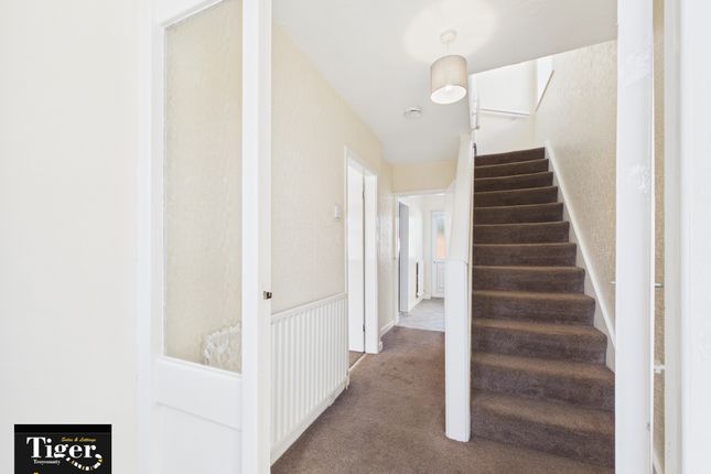 329, Vicarage Lane, Blackpool photo 2