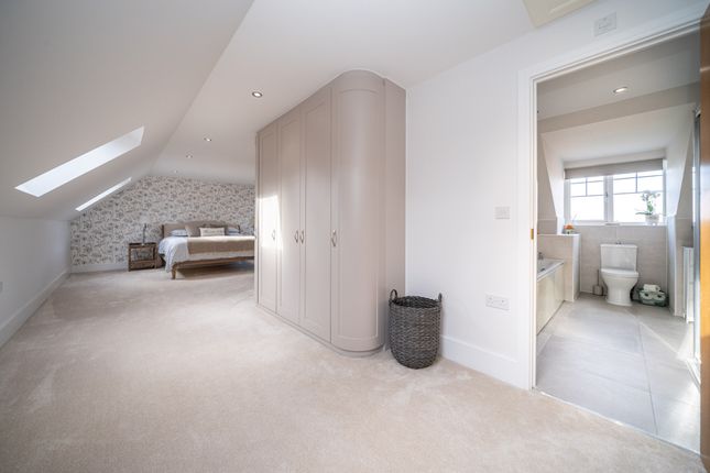 7, Flora Avenue, Aylesbury photo 4