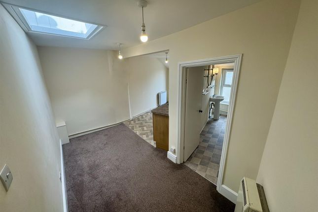 Flat Above, Lewall House, High Street, Newent photo 4