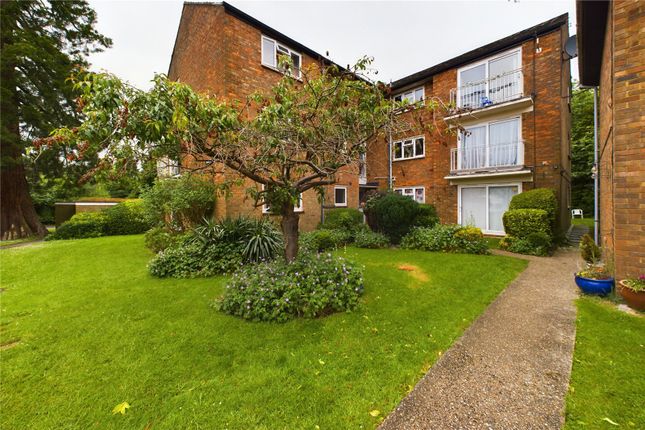 Thumbnail Flat for sale in Newlands Crescent, East Grinstead, West Sussex