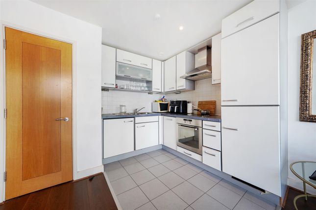 Flat for sale in Capital East Apartments, Royal Victoria Dock