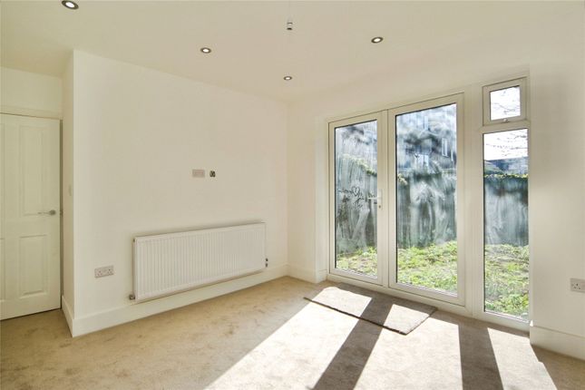 477, Rainham Road South, Essex photo 4