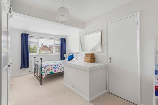 30, Saxonbury Avenue, Surrey photo 4