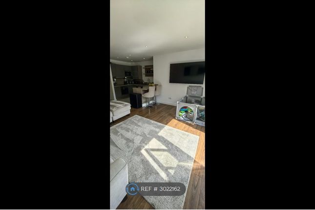 Flat   Outwood Lane, Chipstead, Coulsdon photo 4