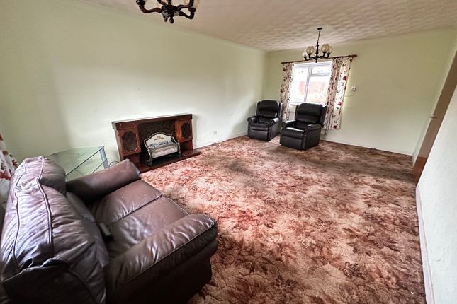 8, Woodlands Crescent, Brecon photo 2