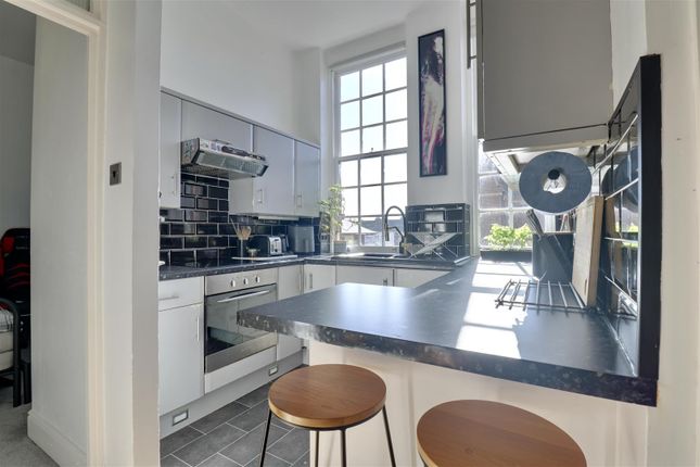 Flat 15, Brandon Court, Lawrence Road, Southsea photo 3