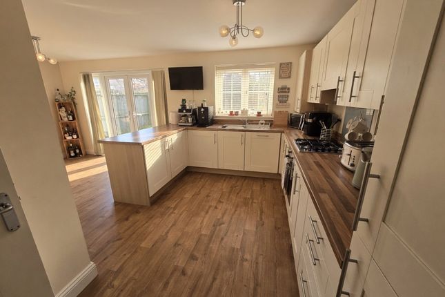 54 Bryn Uchaf, Llanelli photo 3