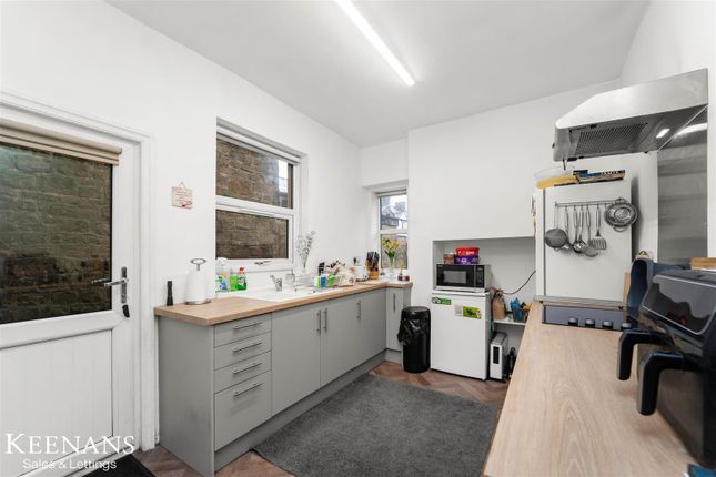 18, Wellhouse Road, Barnoldswick photo 3