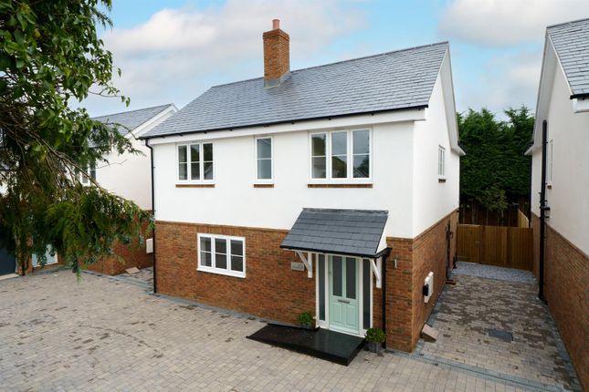 Thumbnail Detached house to rent in The Orchard, Alexandra Road, Chipperfield, Hertforshire