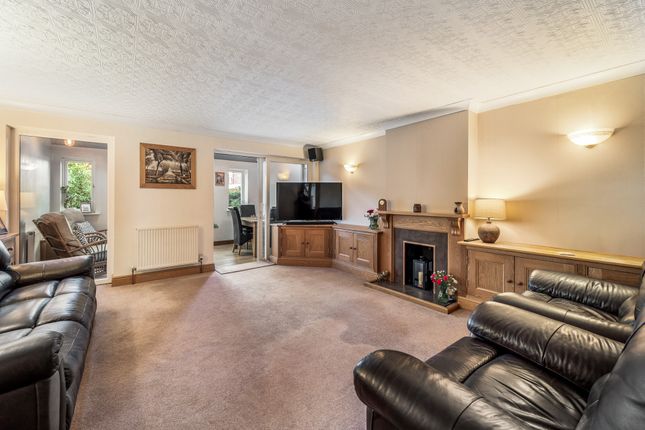 Whitville Close, Kidderminster photo 4