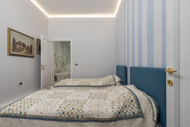 Apartment for sale in Lungarno Vespucci, Florence City, Florence, Tuscany, Italy