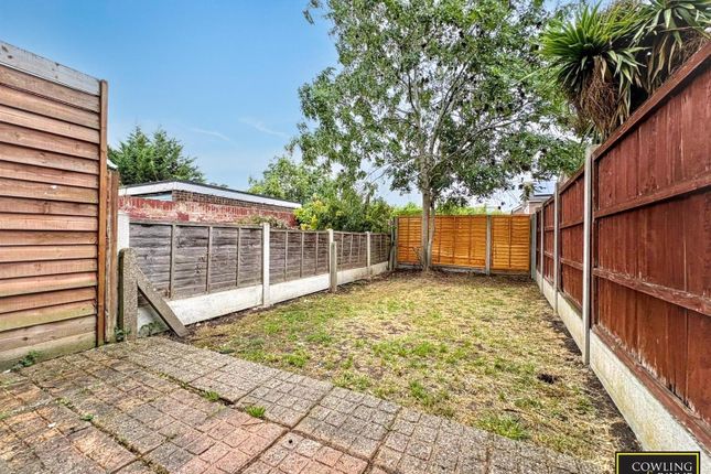 14, Silver Way, Wickford photo 4