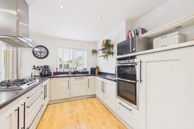 29 Bernadette Avenue, Hull, East Riding of Yorkshire photo 4