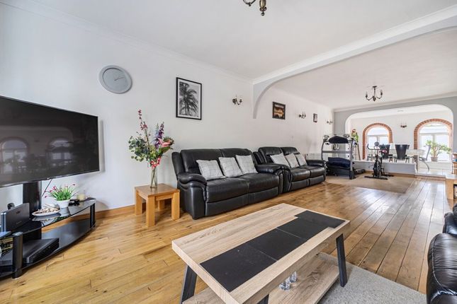 12 Newnham Avenue, Bedford photo 2