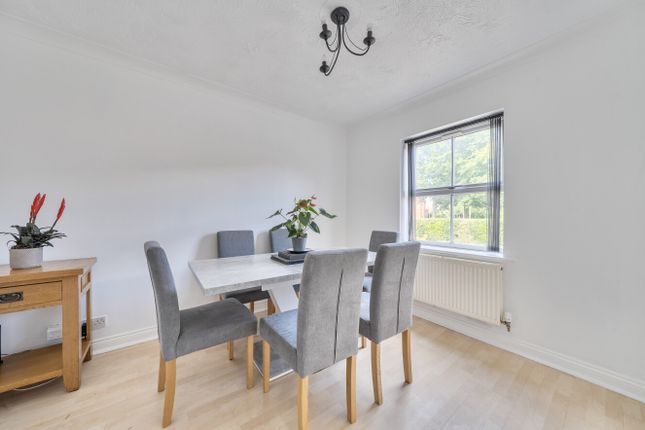 14, Peach Close, Tewkesbury photo 4