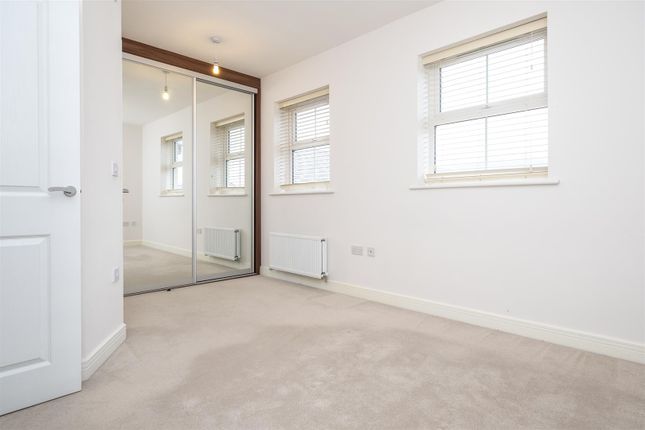 Town house for sale in Autumn Way, West Drayton