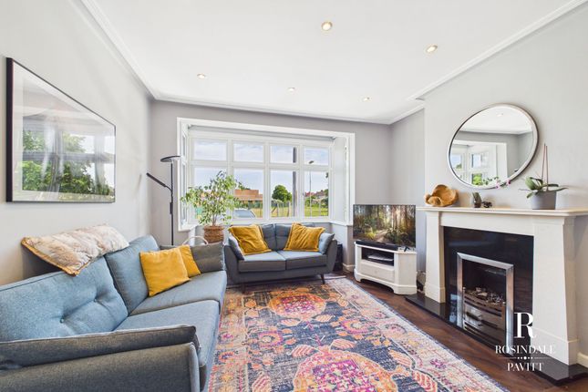 12 Sheen Way, Wallington photo 3