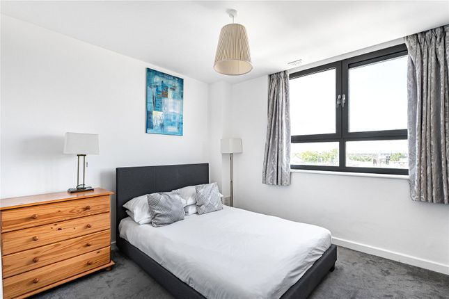 Flat 615, Courtenay House, 9, New Park Road, London photo 4