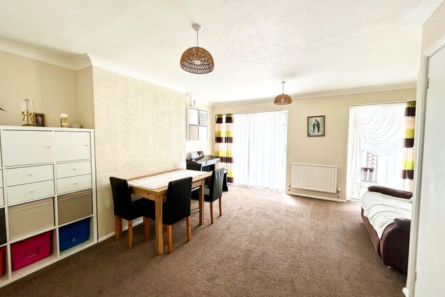 26 Hook Lane, Bognor Regis photo 3