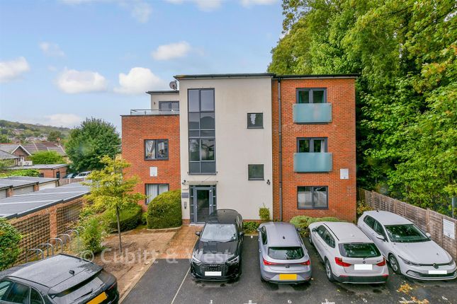 1-bed flat on 13, Hillbury Road, Whyteleafe, £240,000