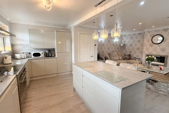 19, Mayfield Road, Farnborough photo 4