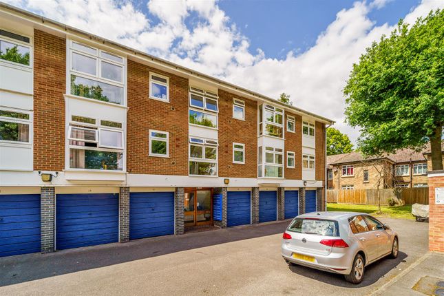Thumbnail Flat to rent in Harriers Close, Ealing