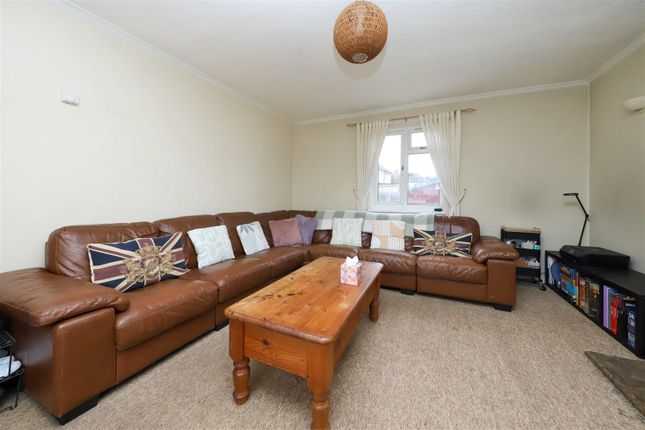 24, Bell Avenue, West Drayton photo 4