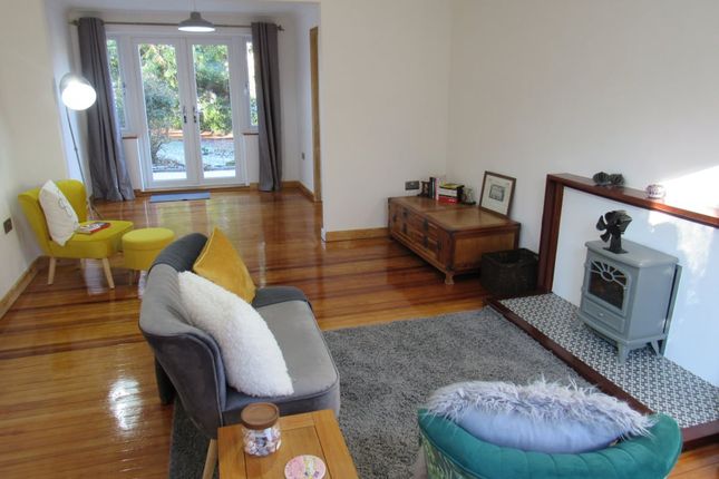 7 Holly Dell, Southampton photo 2