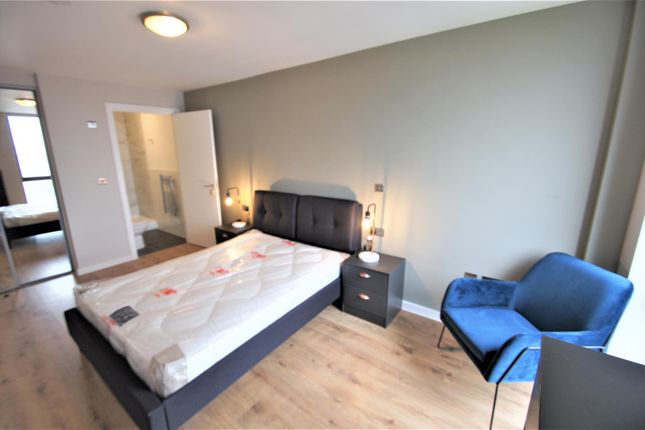 303 Quay Central, 9 Jesse Hartley Way, Liverpool photo 3
