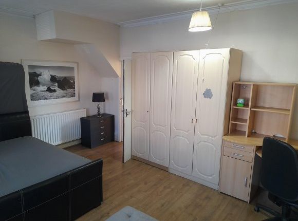 151c, SOUTHFIELD, Middlesbrough photo 2