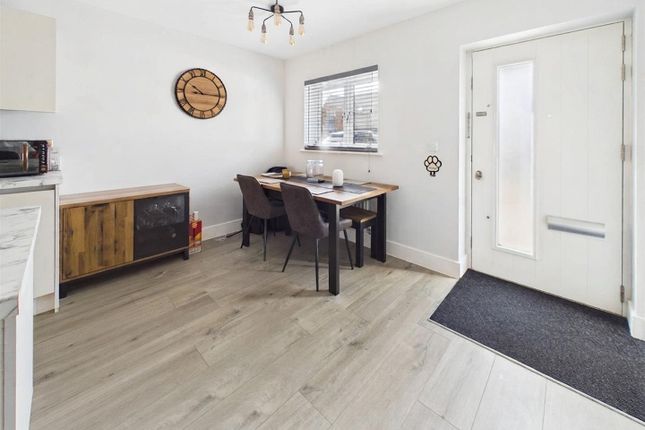 10, Gordons Way, Crawley photo 4