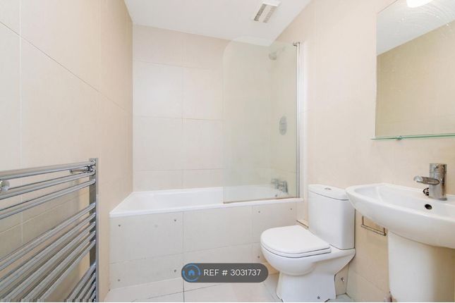 Flat B, Lakeside Road, London photo 4