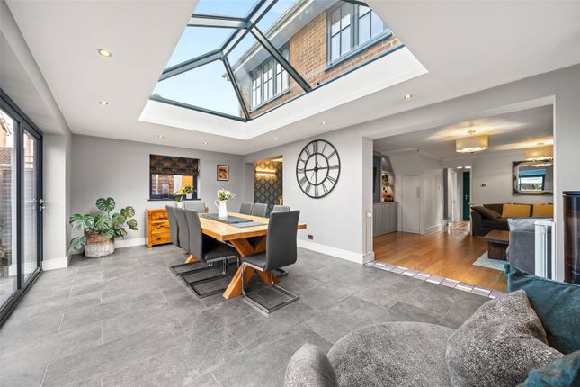 29, Dovedale Close, Sandhurst photo 2