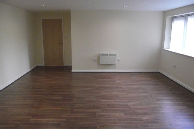 Flat to rent in Mayberry Place, Rumbow, Halesowen, West Midlands