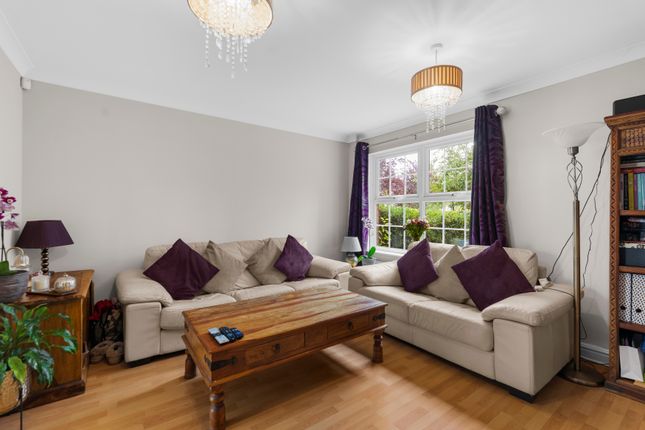 11, Longcroft Gardens, Welwyn Garden City photo 4
