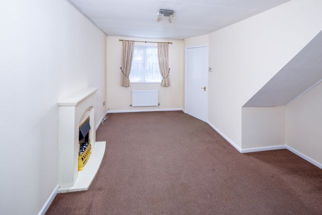 Terraced house to rent in Avocet Way, Bicester