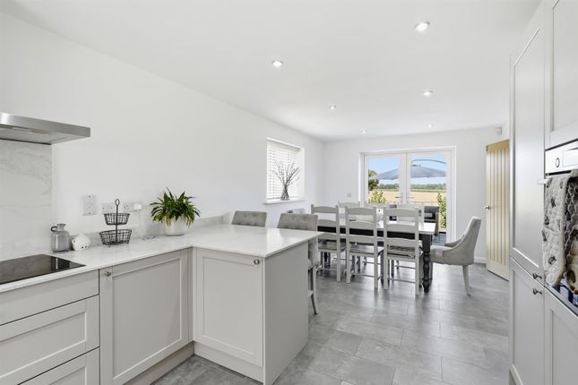 2, The Conifers, Attleborough photo 4