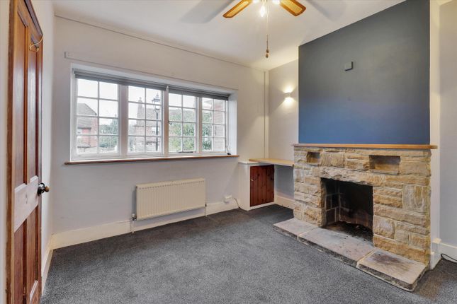 109, Lion Lane, Crawley photo 4
